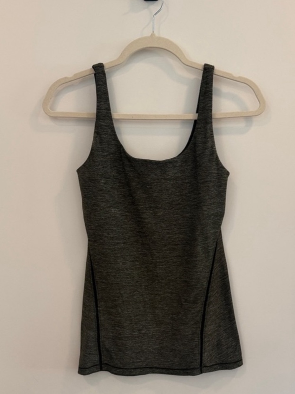 Lululemon Amala Tank in Heathered Gator Green | Size 6 - Picture 2 of 4